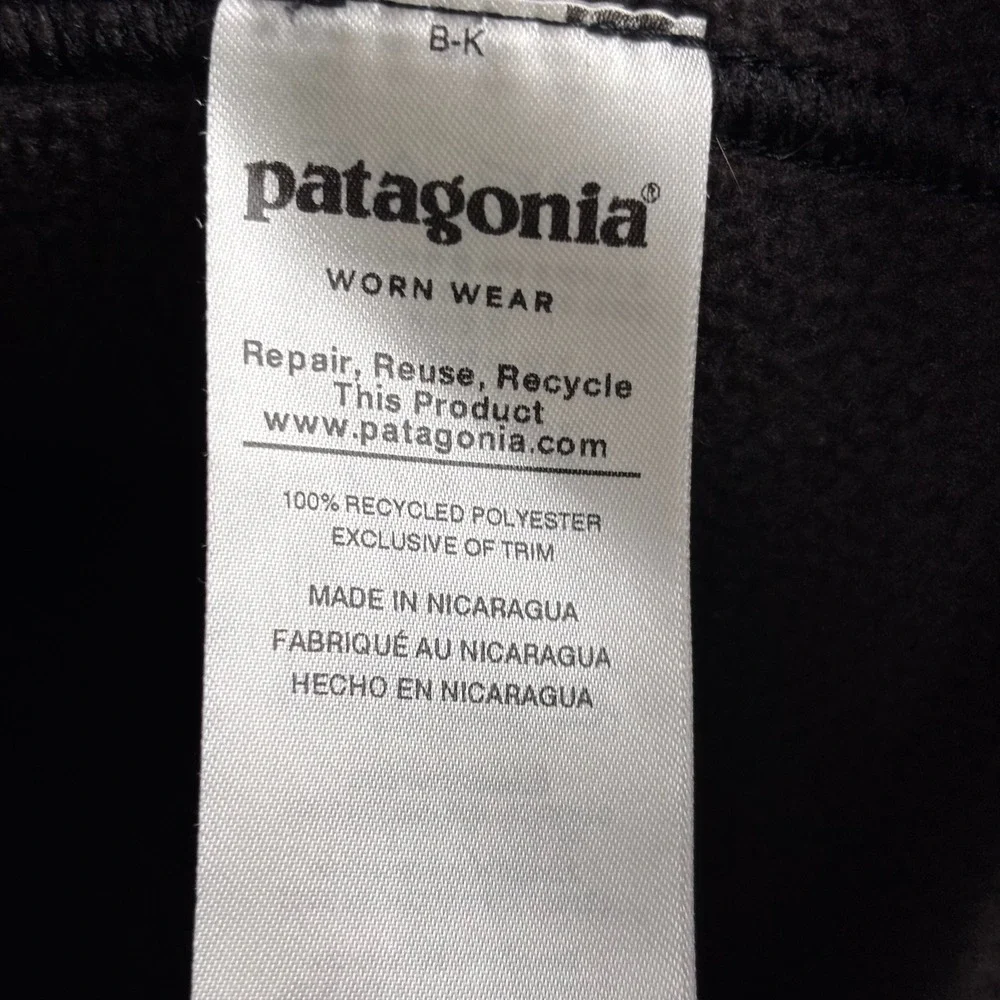 Patagonia Men's Classic Synchilla Fleece Vest in Black with Logo‎ Size Medium